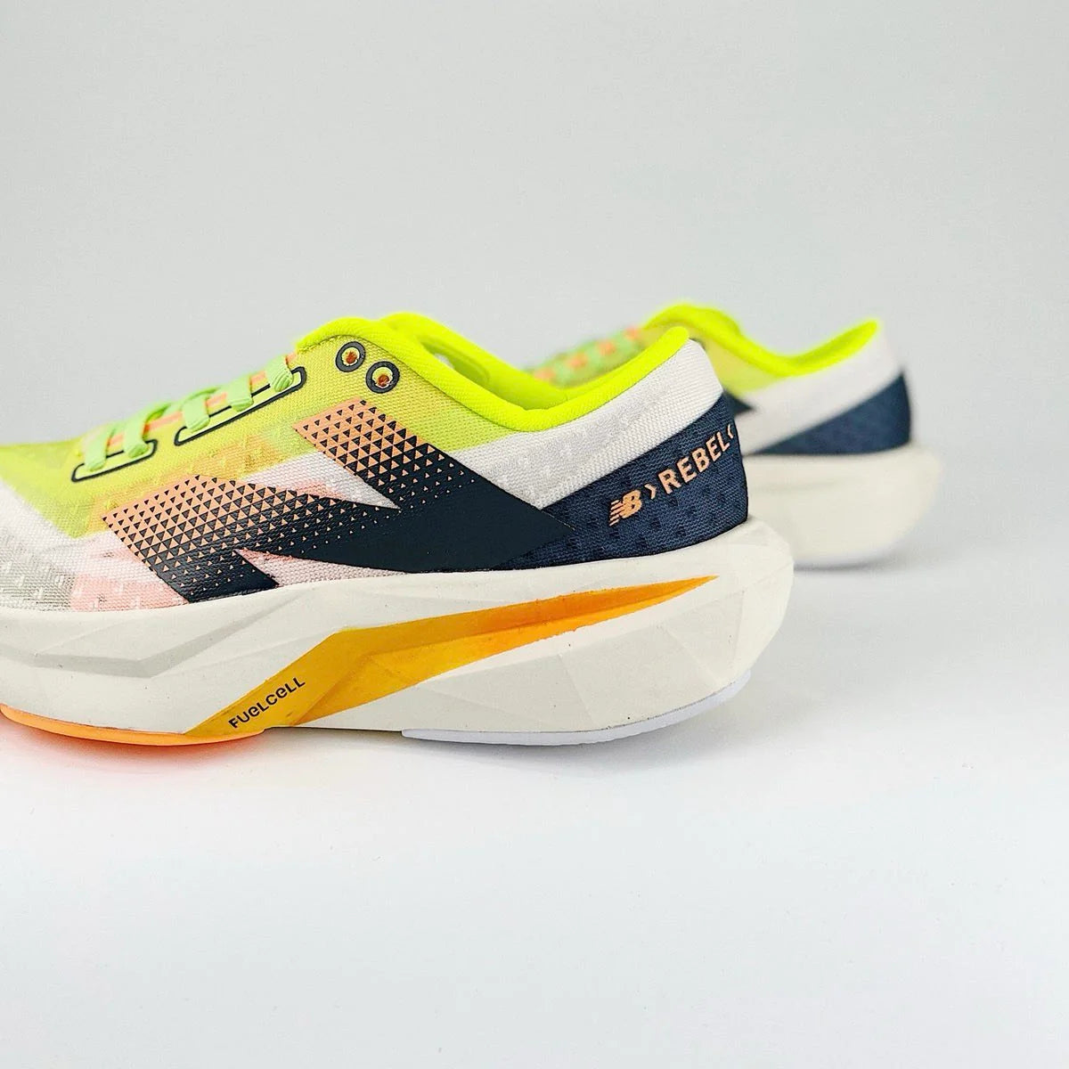 Zapatillas FuelCell Rebel V4 - Collor