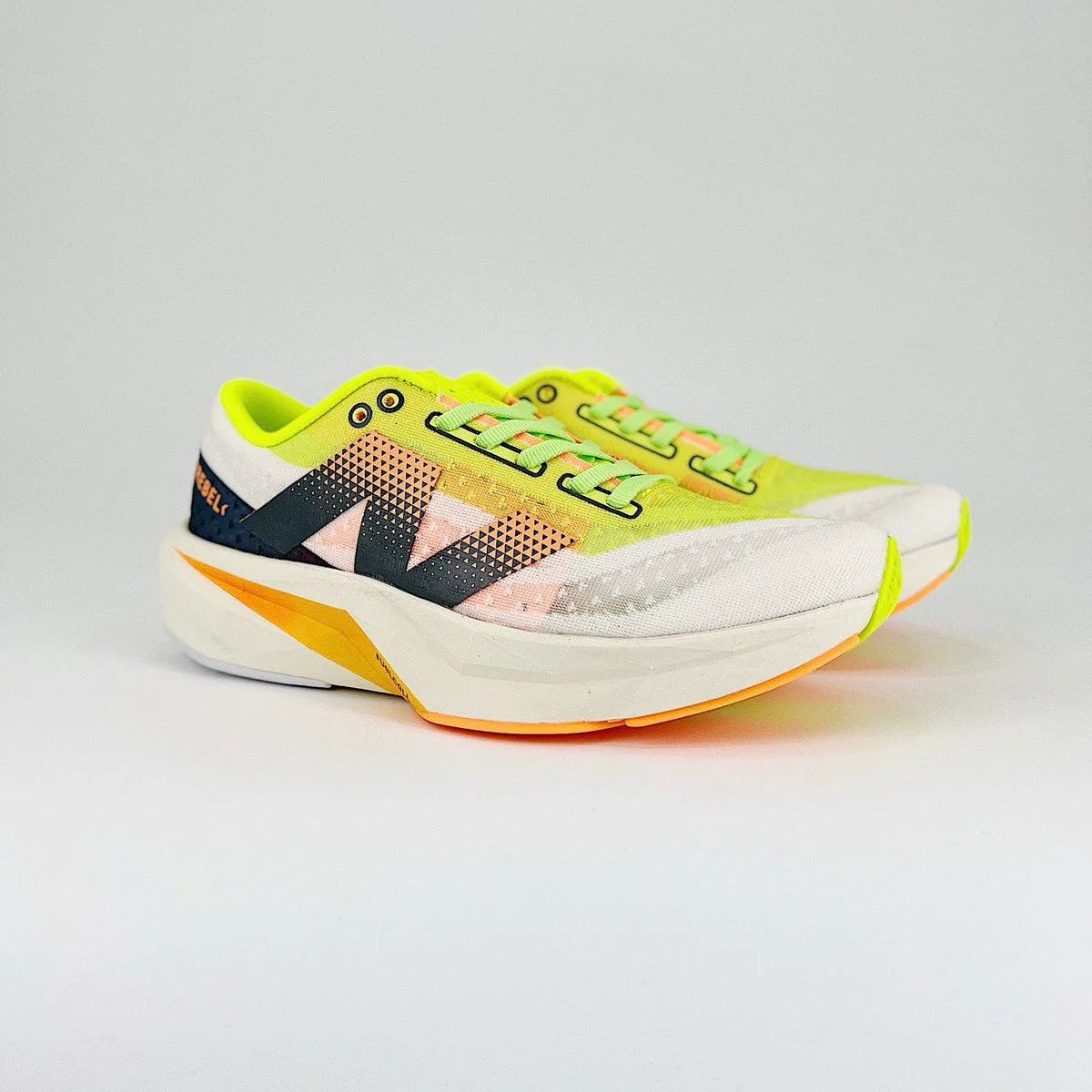 Zapatillas FuelCell Rebel V4 - Collor