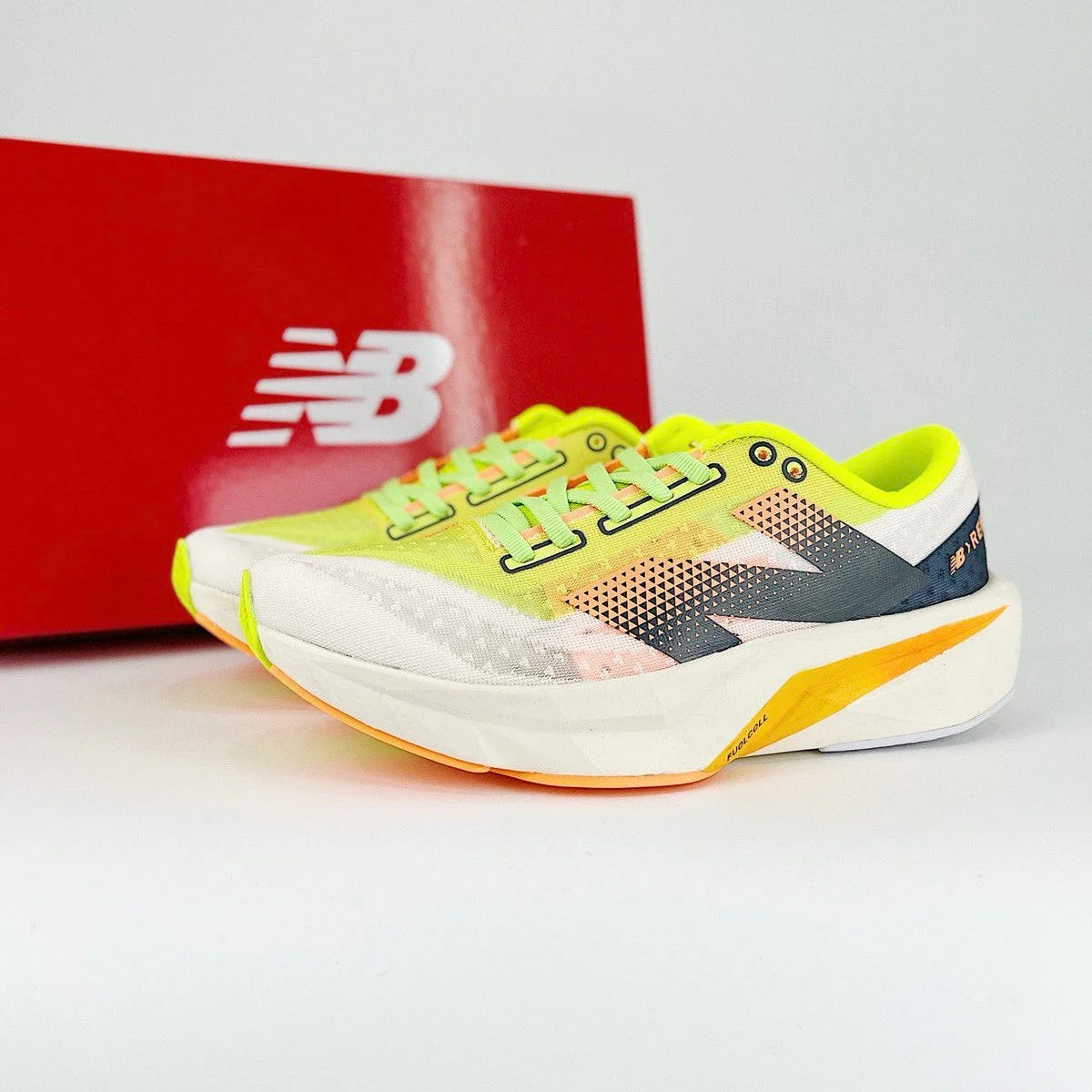 Zapatillas FuelCell Rebel V4 - Collor
