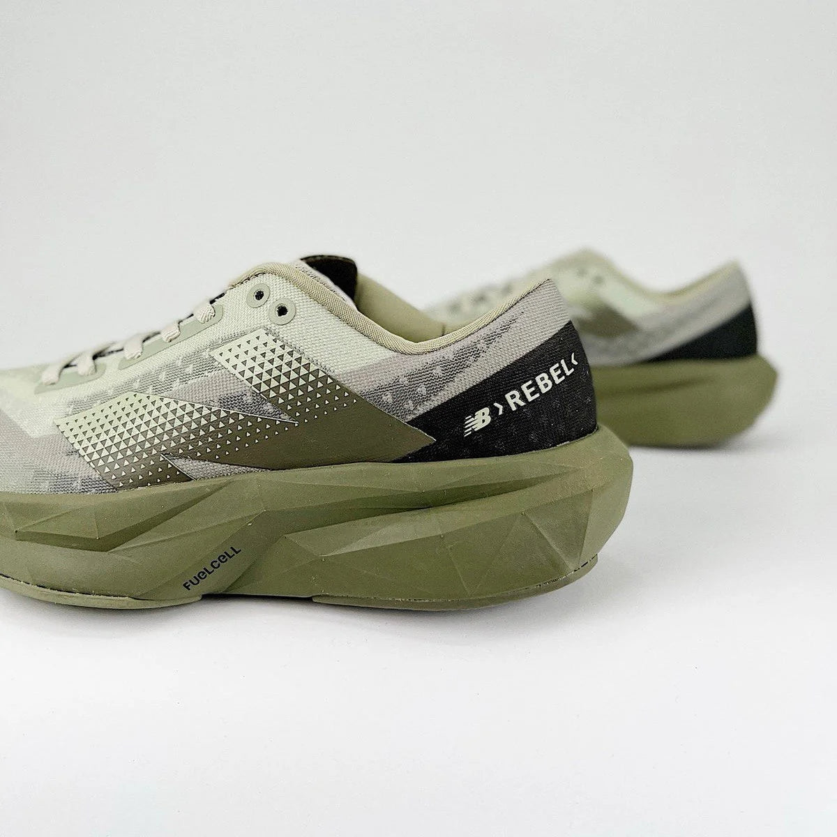 Zapatillas FuelCell Rebel V4 - Verde Militar