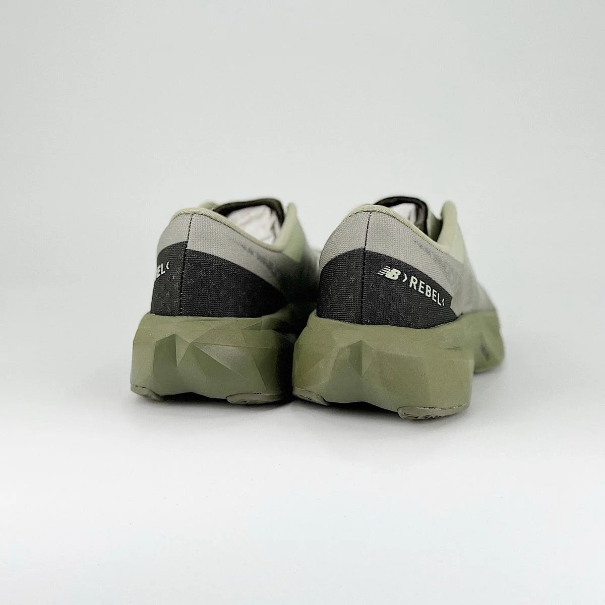 Zapatillas FuelCell Rebel V4 - Verde Militar
