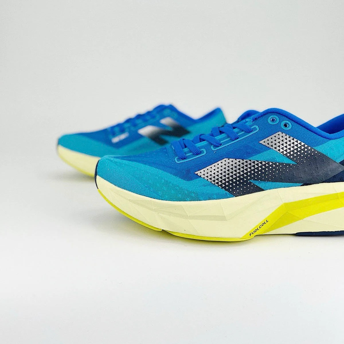 Zapatillas FuelCell Rebel V4 - Collor Blue