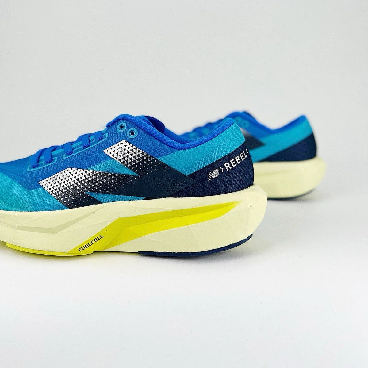 Zapatillas FuelCell Rebel V4 - Collor Blue